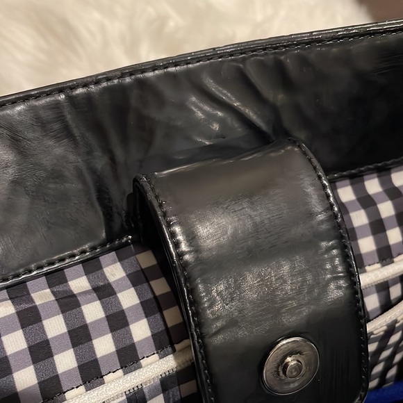 [SOLD] CHANEL Vinyl Lipstick Accordion Bag - Picture 9 of 17